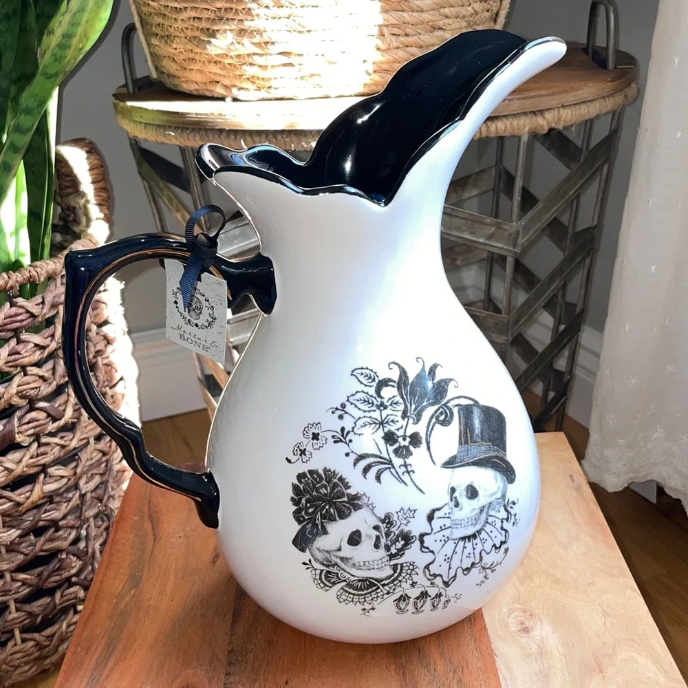 Beautifully designed White and Black Skull Design Pitcher! NWT 💀 - Picture 4 of 13